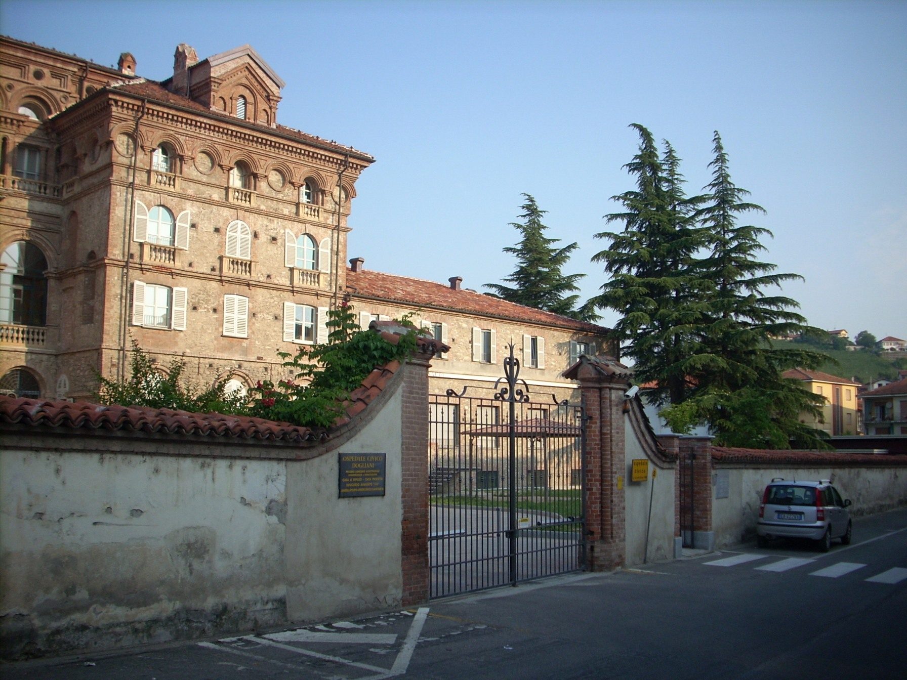 Ospedale%20Civico%2C%20Dogliani%2C%20Italy%20-%2003.JPG